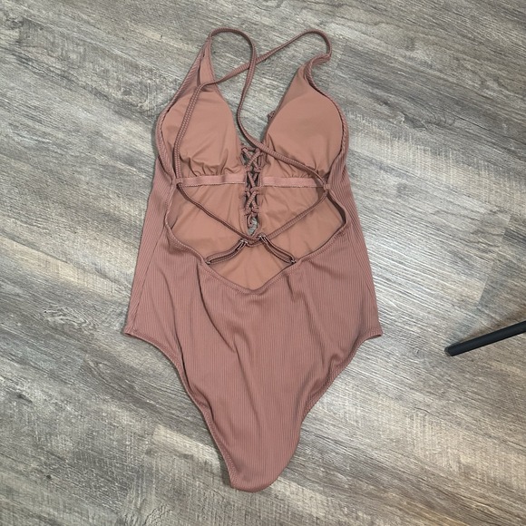 CUPSHE Womens NWT Solid Color V Neck Lace Up Ribbed One Piece Swimsuit XL Mauve - Picture 9 of 9